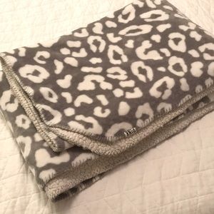 Victoria’s Secret PINK sherpa cheetah blanket RARE